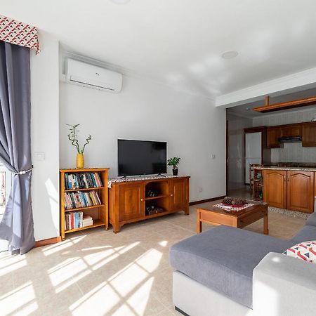 Apartamento Espacioso Cerca De La Playa Con Aire Acondicionado Apartman Moaña Kültér fotó