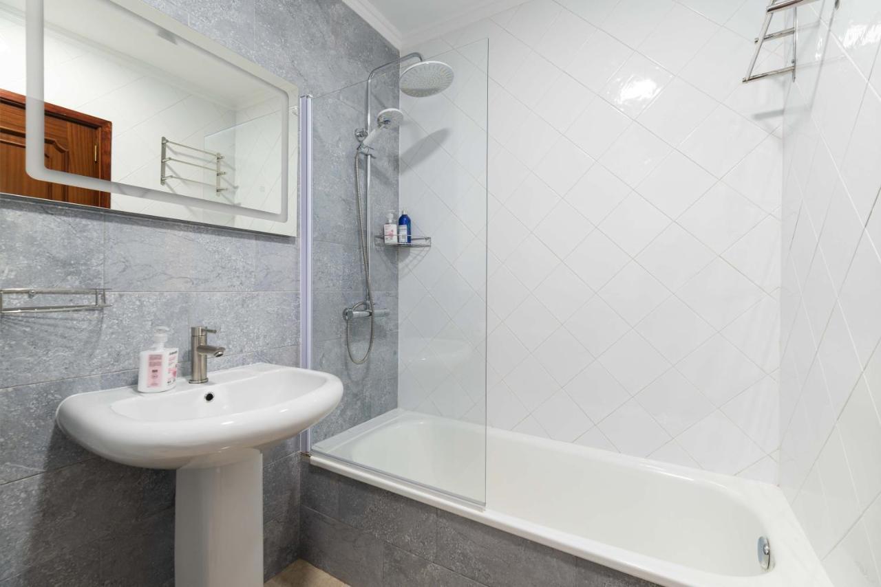 Apartamento Espacioso Cerca De La Playa Con Aire Acondicionado Apartman Moaña Kültér fotó